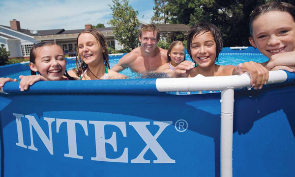 Intex metal frame pool sfeer